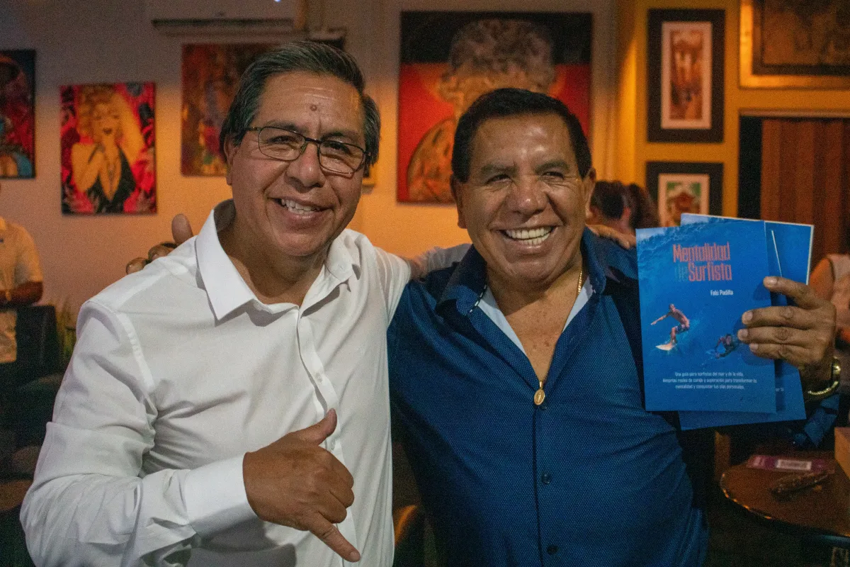 Falú Padilla with the Peruvian surf community