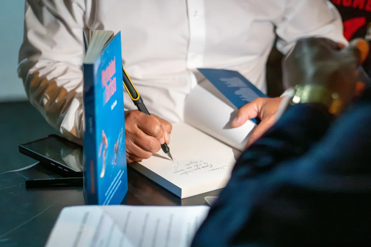 Falú Padilla signing copies of Surfer Mindset